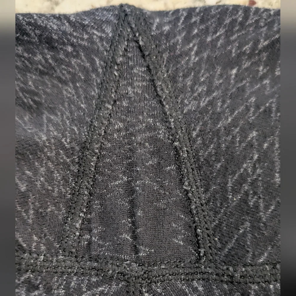 Athleta Salutation High Rise 7/8 Length Black Gray Zig Zag Textured Leggings S